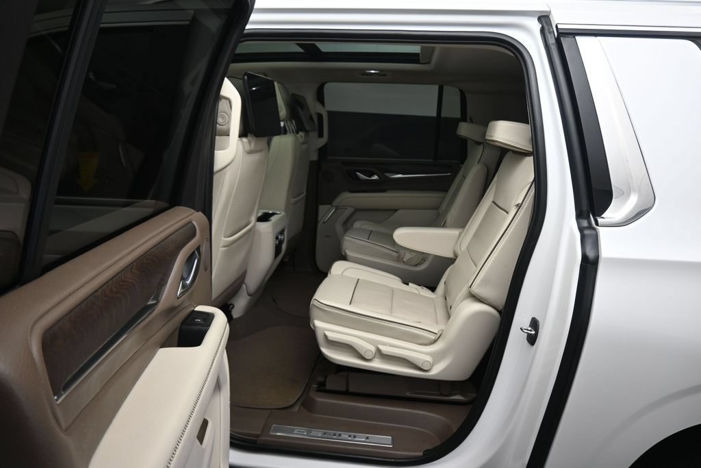 Used 2023 GMC Yukon XL Denali w/ Denali Reserve Package AWD/4WD image 37
