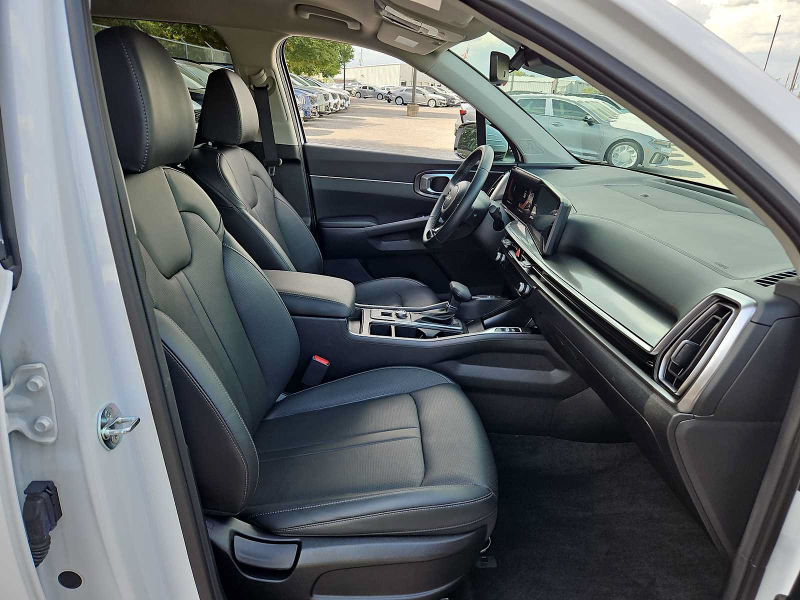 Certified 2025 Kia Sorento S FWD image 19