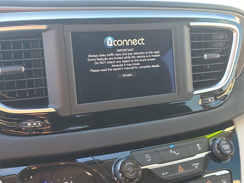 Used 2018 Chrysler Pacifica Touring Plus image 23