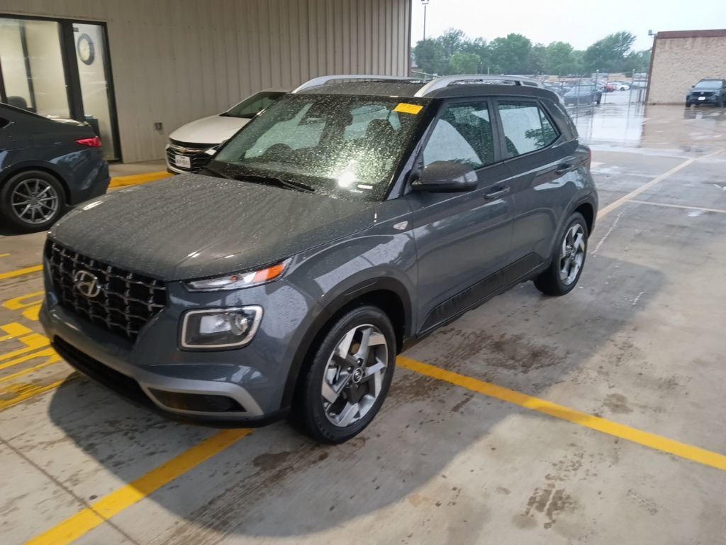Used 2025 Hyundai Venue SEL FWD image 1