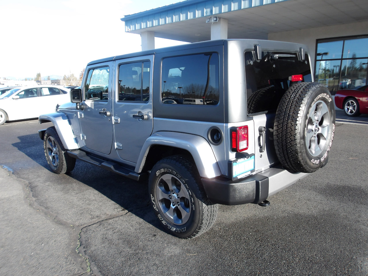 Used 2018 Jeep Wrangler Unlimited Sahara image 3
