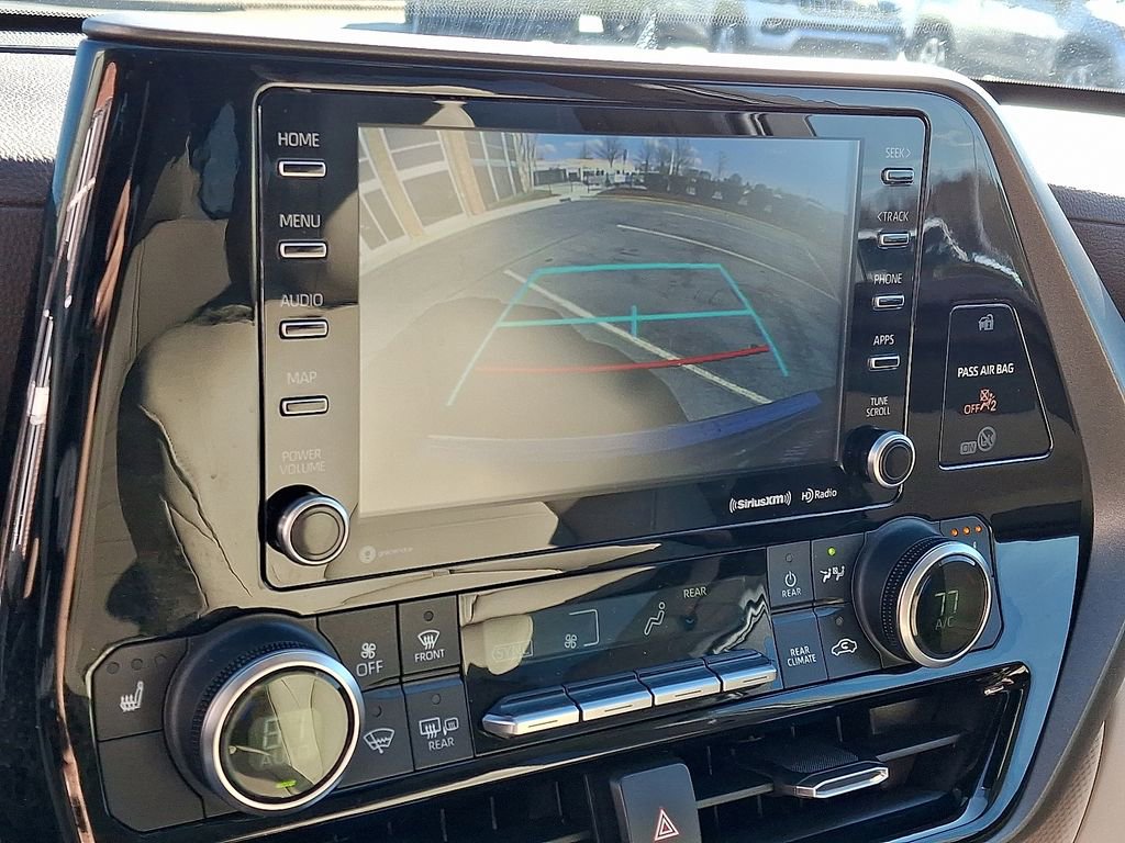 Used 2022 Toyota Highlander XLE image 17