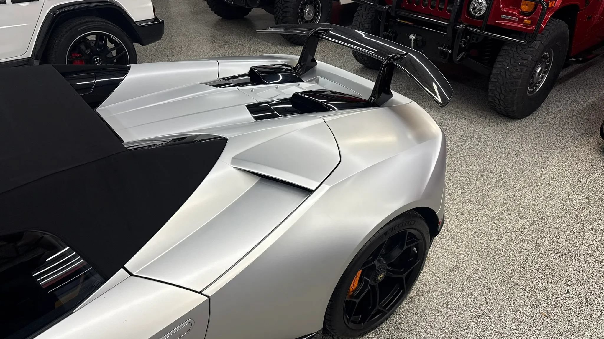 Used 2018 Lamborghini Huracan Performante AWD/4WD image 4