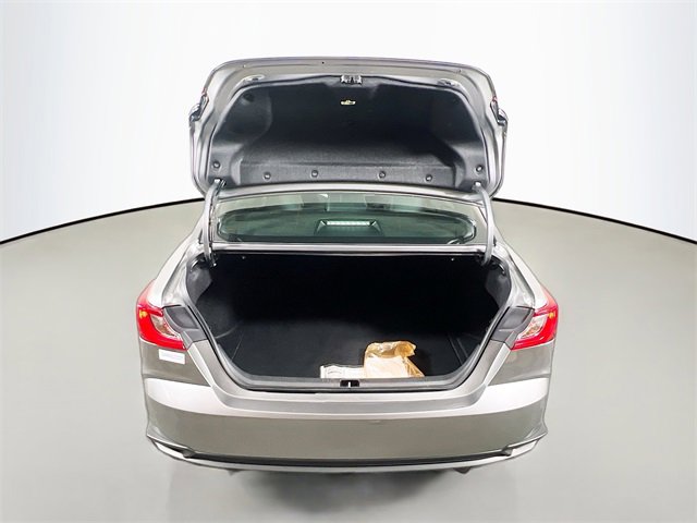 Used 2025 Toyota Camry SE image 28