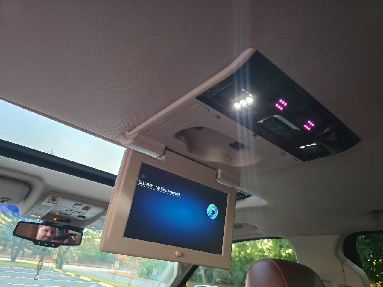 Used 2015 Cadillac Escalade ESV Premium image 9