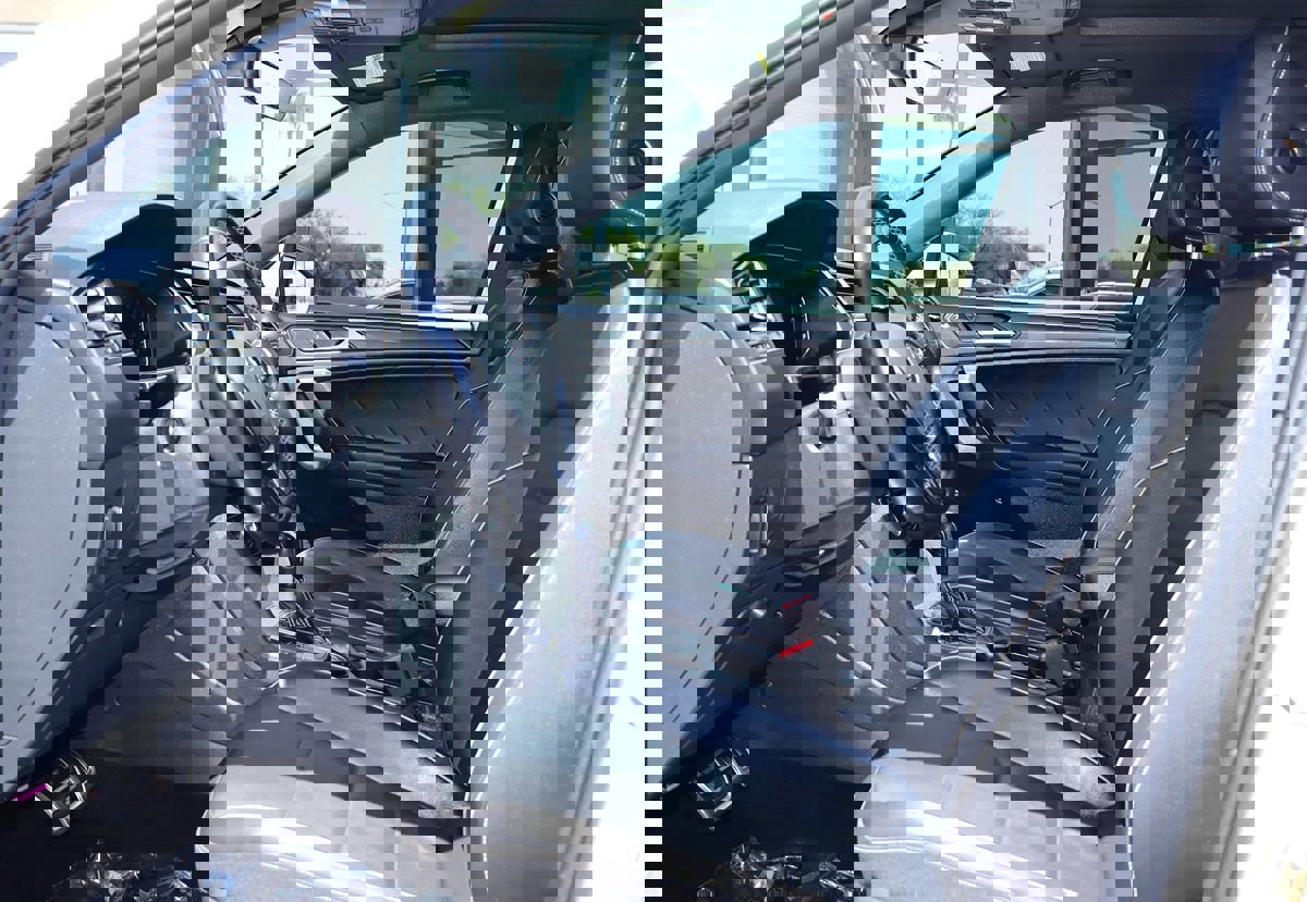 Used 2021 Volkswagen Tiguan SEL Premium R-Line image 41