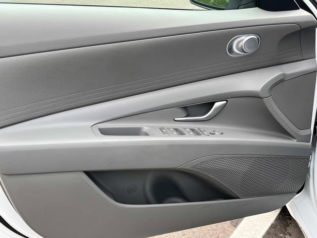 Used 2024 Hyundai Elantra SE image 23