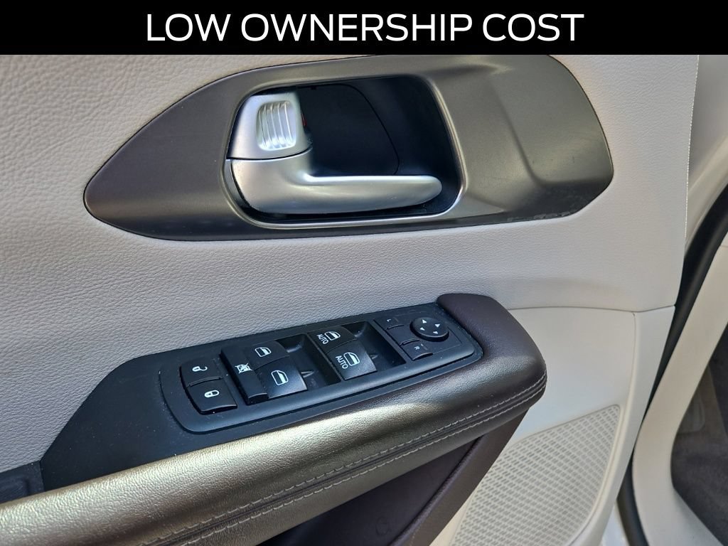 Used 2017 Chrysler Pacifica Touring-L w/ Tire & Wheel Group FWD image 21