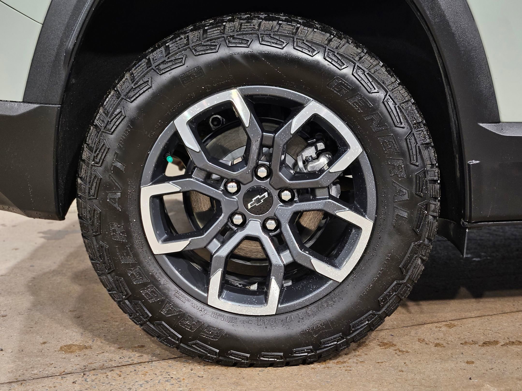 Used 2026 Chevrolet Equinox ACTIV FWD image 17