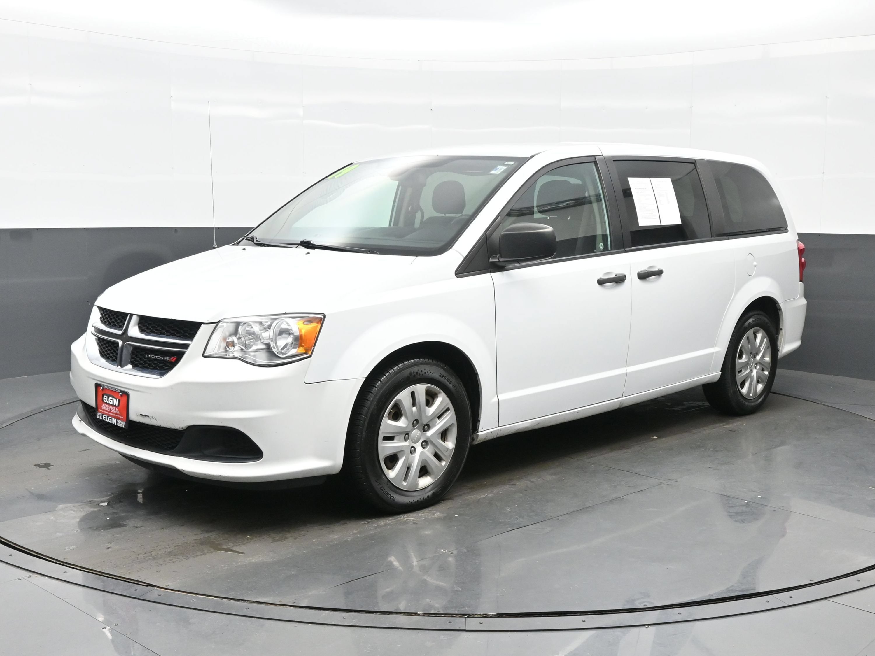Used 2019 Dodge Grand Caravan SE w/ UConnect Hands-Free Group FWD image 2