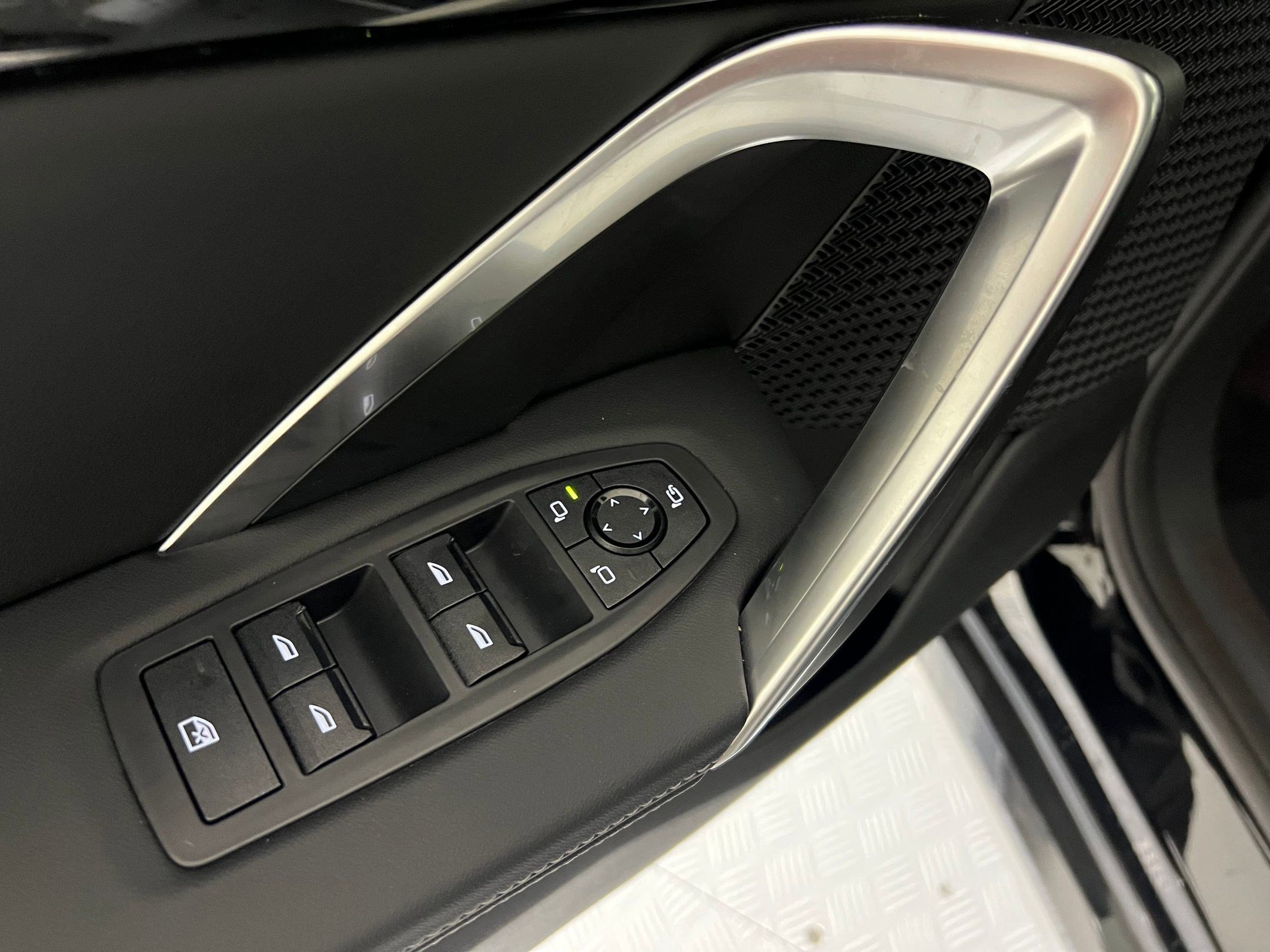 Used 2025 BMW X1 xDrive28i w/ Technology Package image 22
