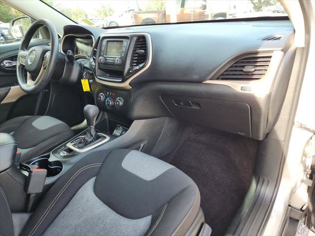 Certified 2017 Jeep Cherokee Sport image 11