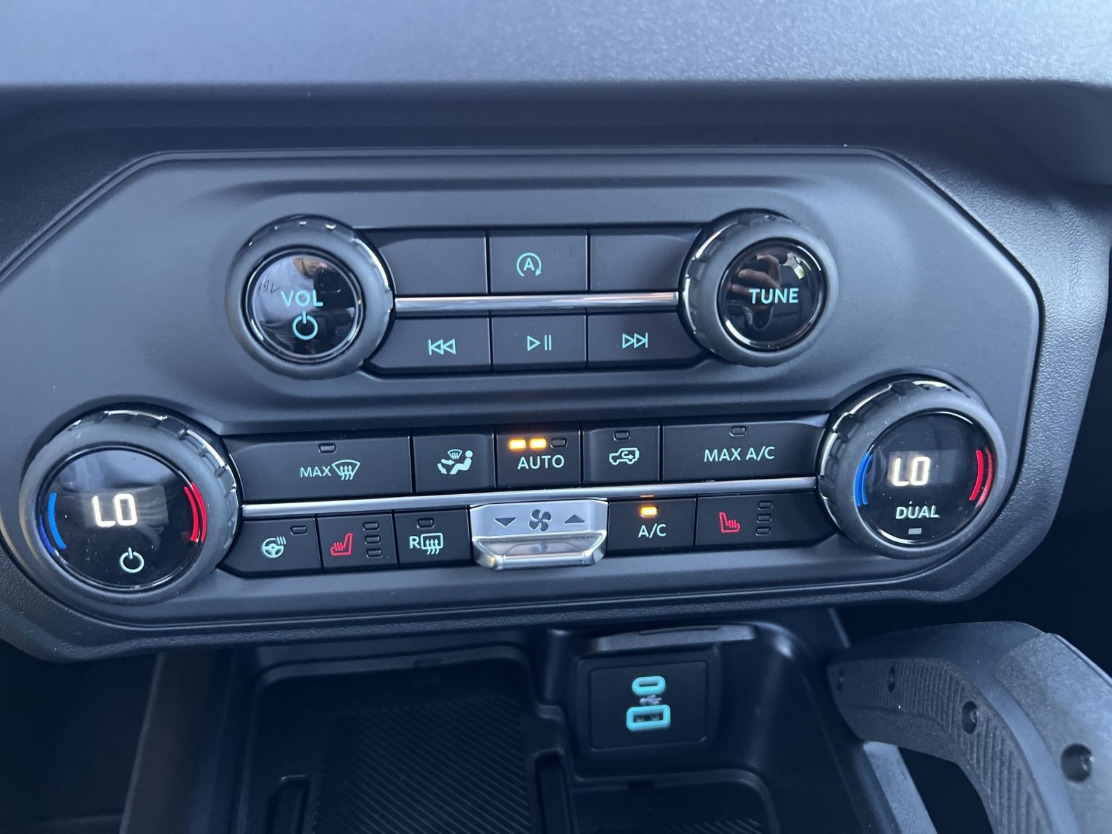 New 2025 Ford Bronco Outer Banks w/ Sasquatch Package AWD/4WD image 29