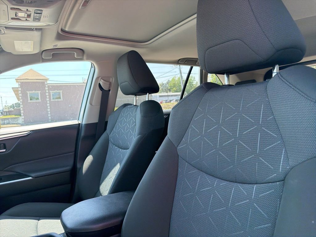 Used 2025 Toyota RAV4 XLE w/ Convenience Package AWD/4WD image 9
