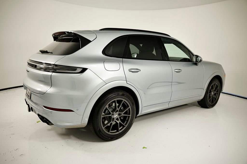 Certified 2025 Porsche Cayenne AWD/4WD image 7