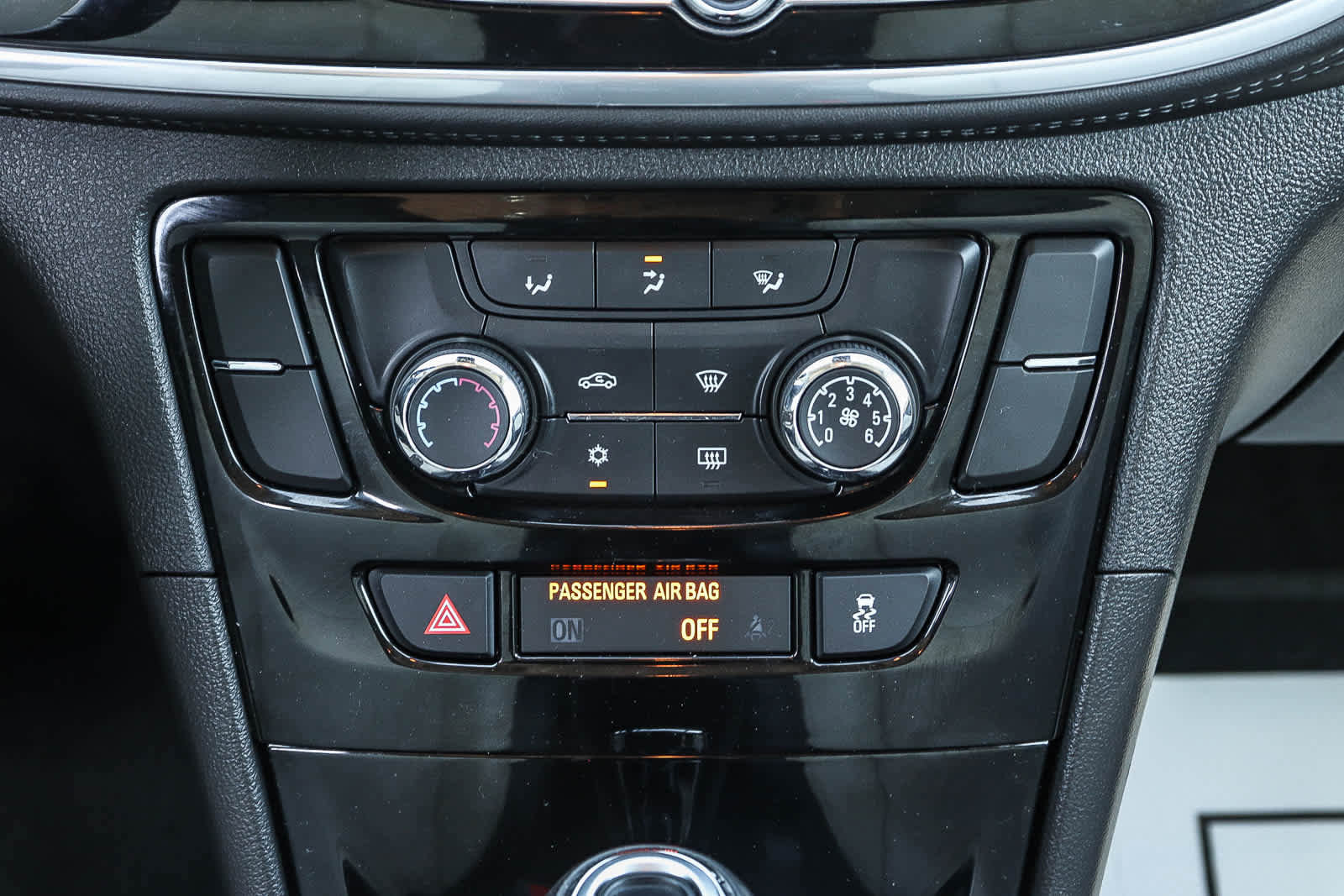 Used 2019 Buick Encore Preferred image 15