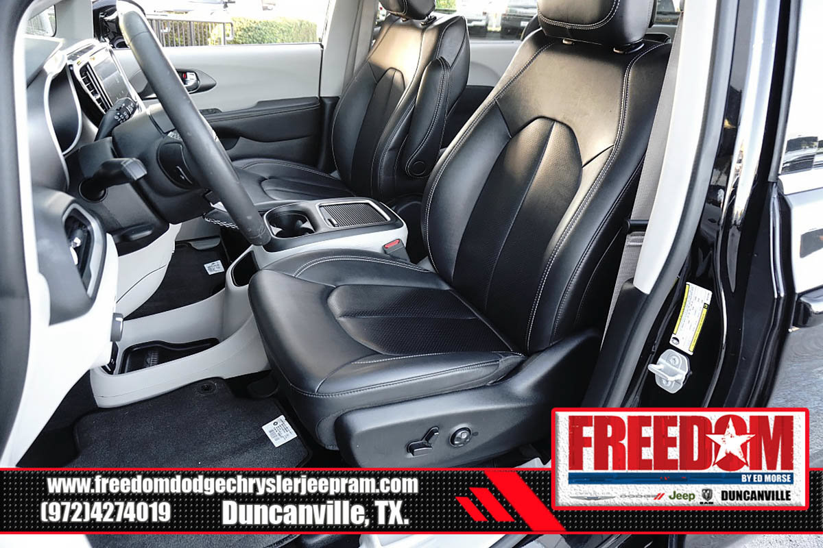 Certified 2024 Chrysler Pacifica Touring-L FWD image 12
