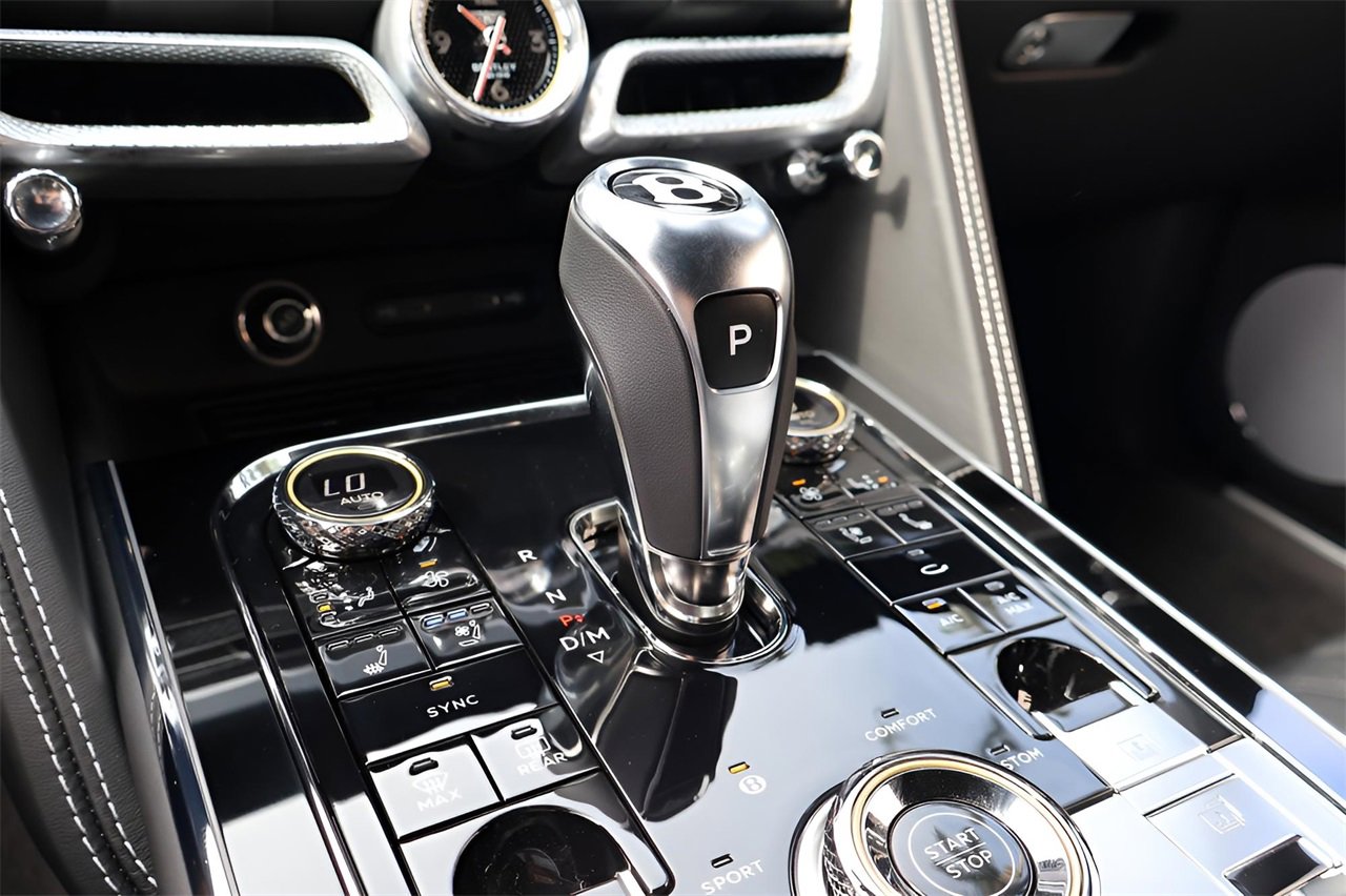 New 2026 Bentley Flying Spur Azure image 28
