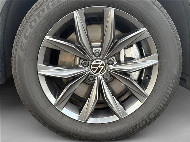 Used 2023 Volkswagen Tiguan SE w/ Panoramic Sunroof Package image 25