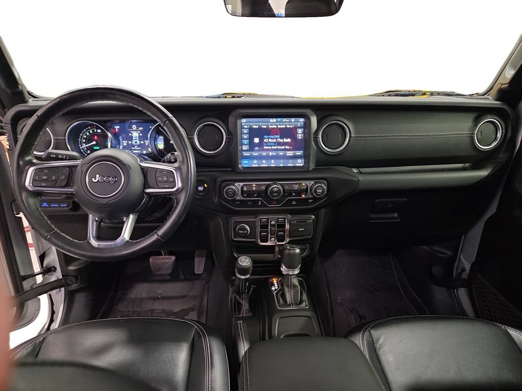 Used 2023 Jeep Wrangler Unlimited Sahara w/ Cold Weather Group AWD/4WD image 10