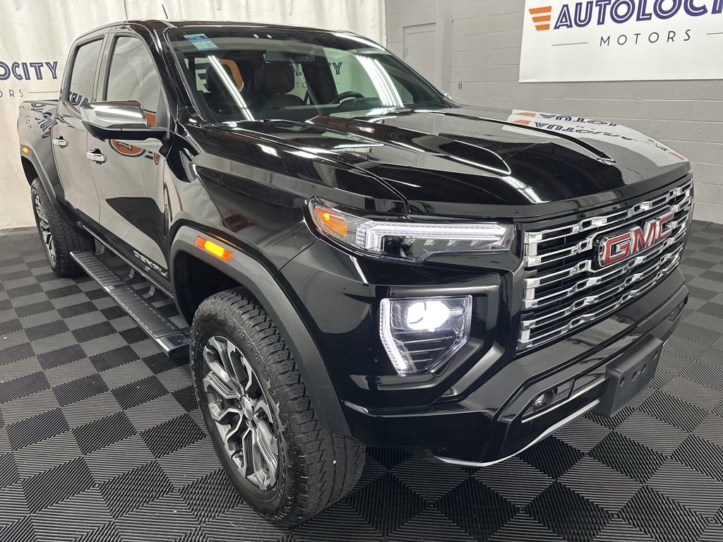 Used 2024 GMC Canyon Denali image 2