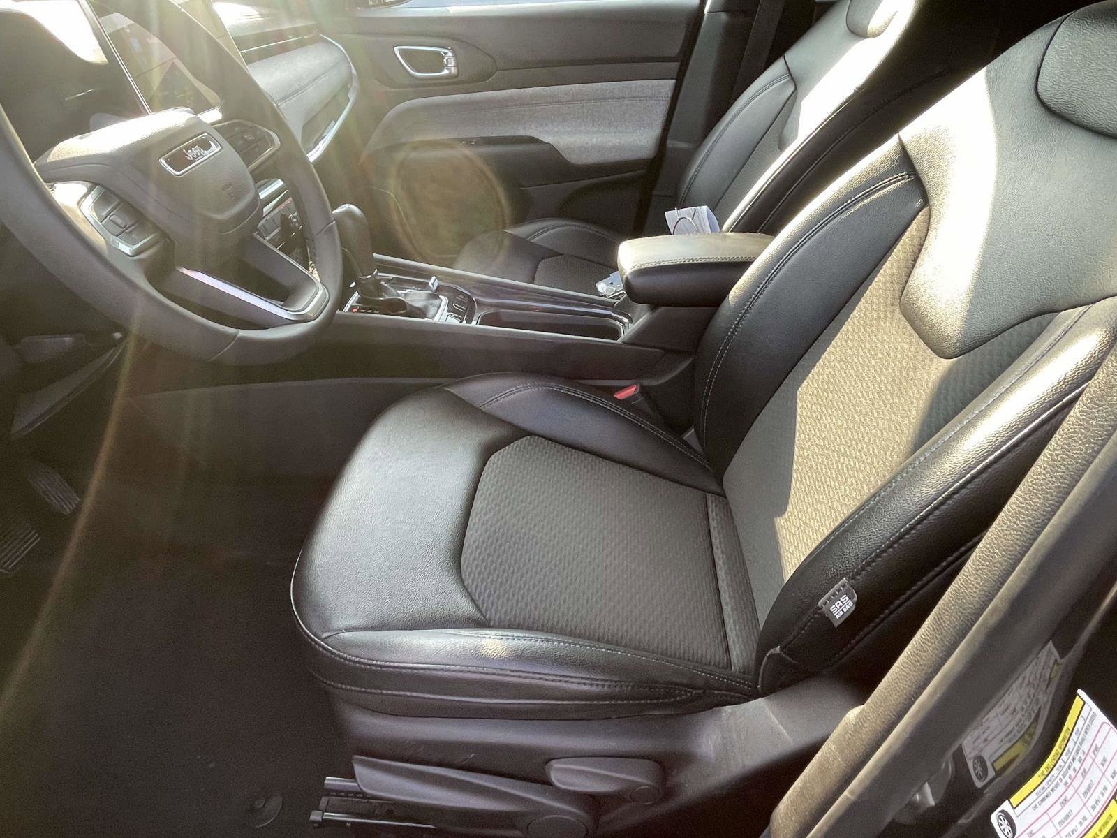 Certified 2024 Jeep Compass Latitude image 11