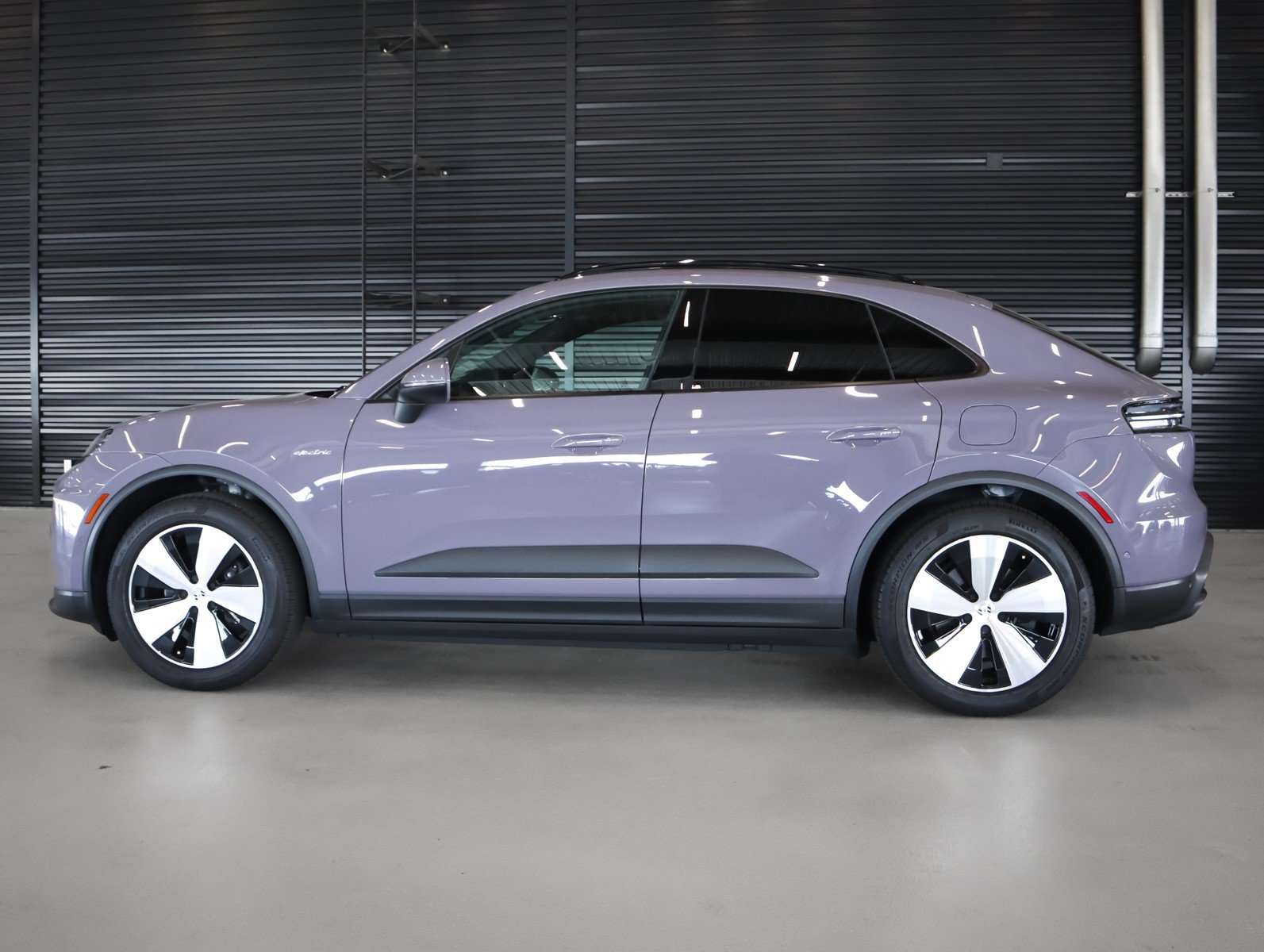 Certified 2025 Porsche Macan Electric RWD image 2