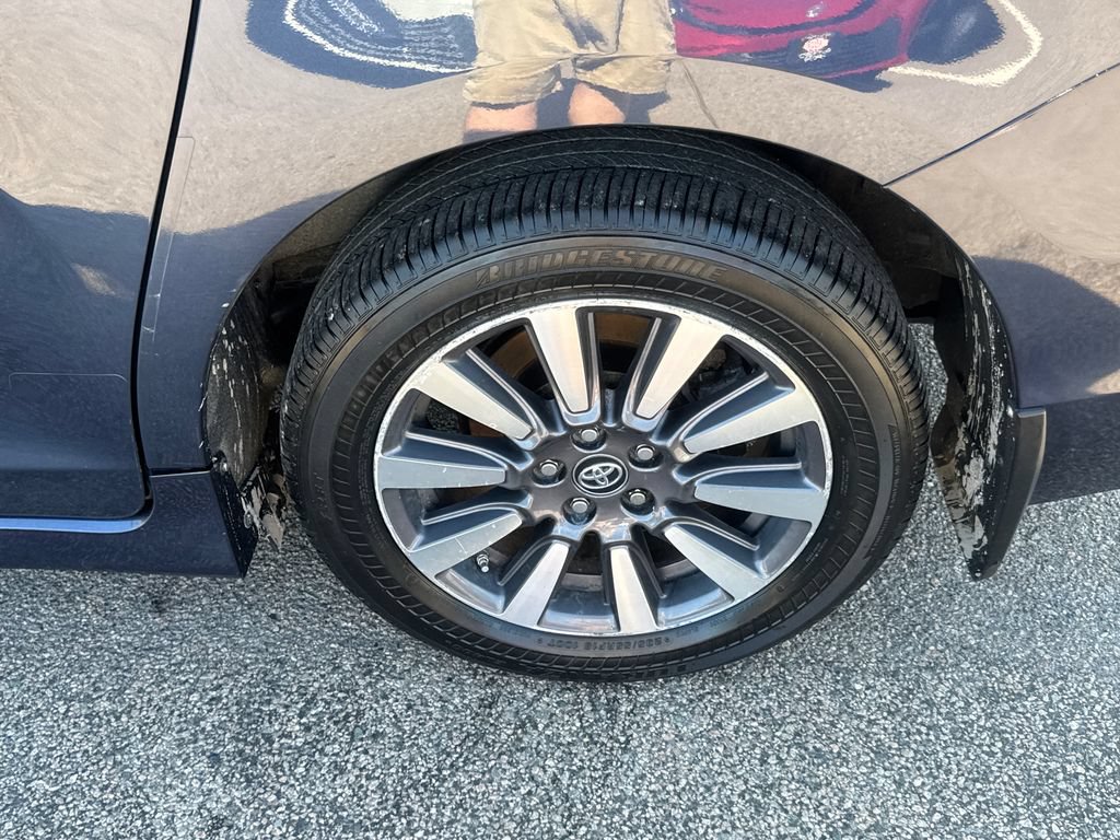 Used 2018 Toyota Sienna LE AWD/4WD image 41