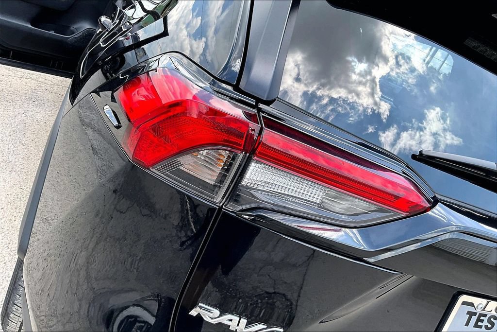 Used 2025 Toyota RAV4 XLE AWD/4WD image 25