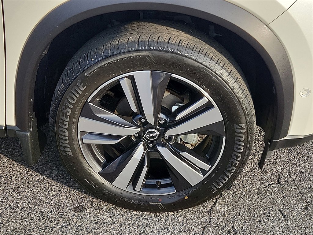 Certified 2022 Nissan Rogue Platinum w/ Head-Up Display Package image 9