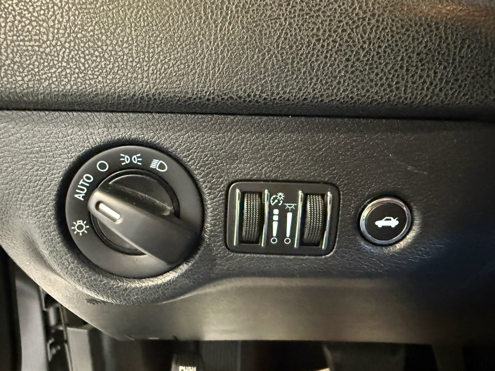 Used 2013 Chrysler 300 RWD image 22