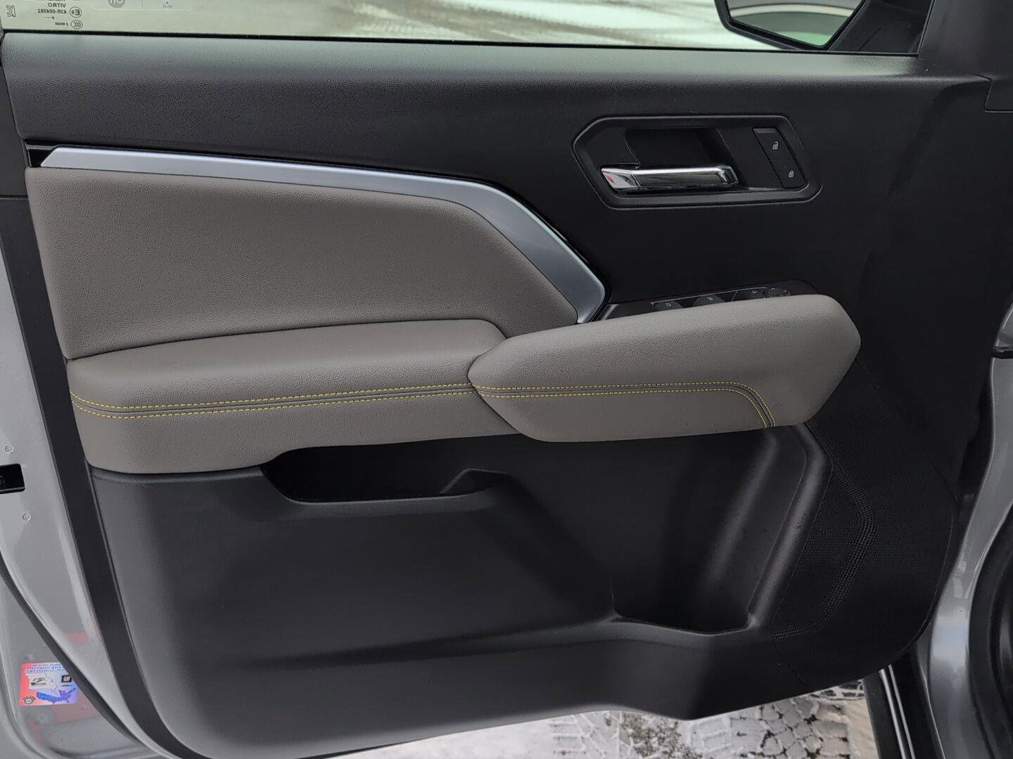 Used 2024 Chevrolet Colorado ZR2 w/ Safety Package image 14