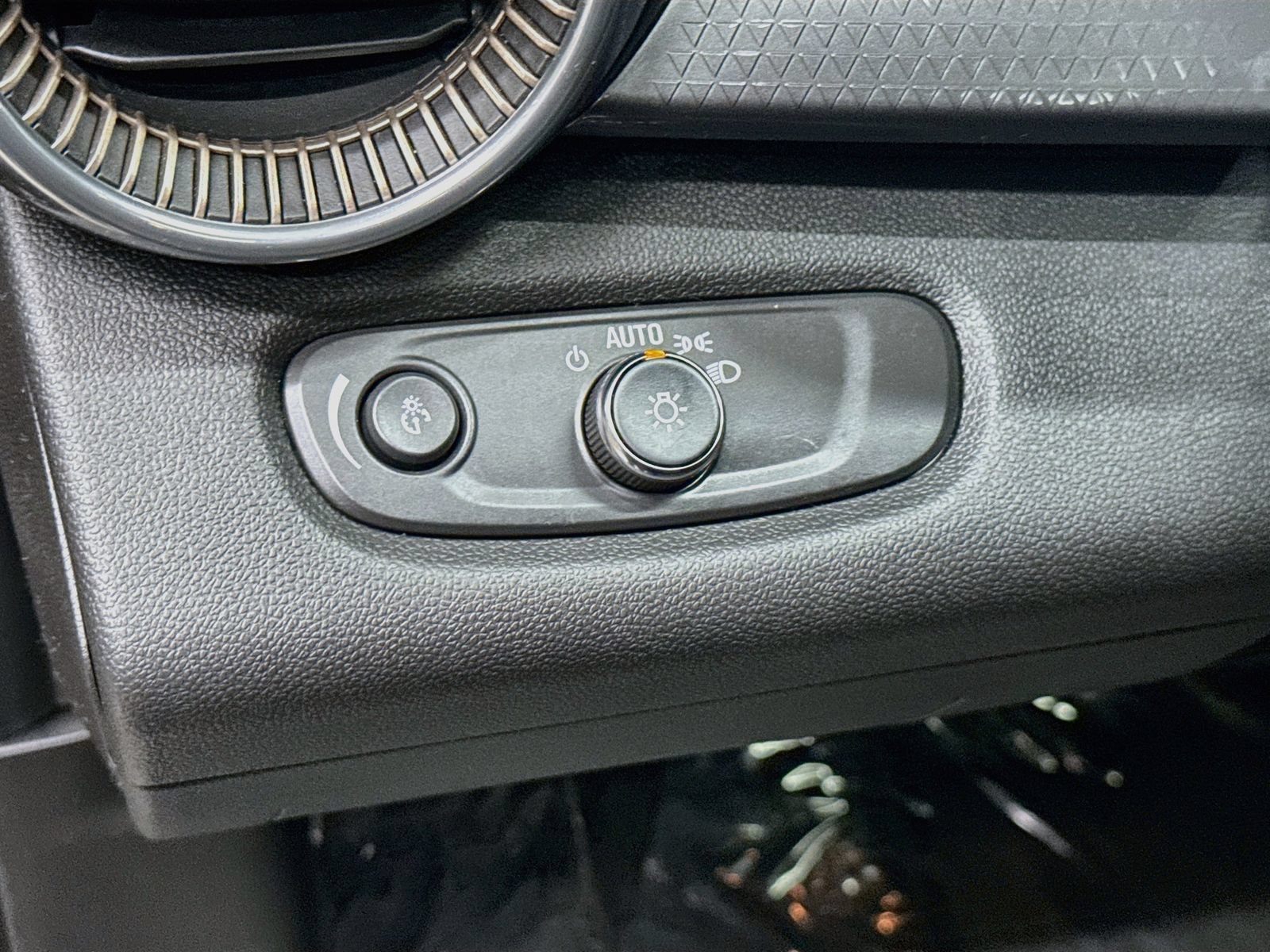 New 2026 Chevrolet Trax ACTIV w/ Sunroof Package FWD image 13