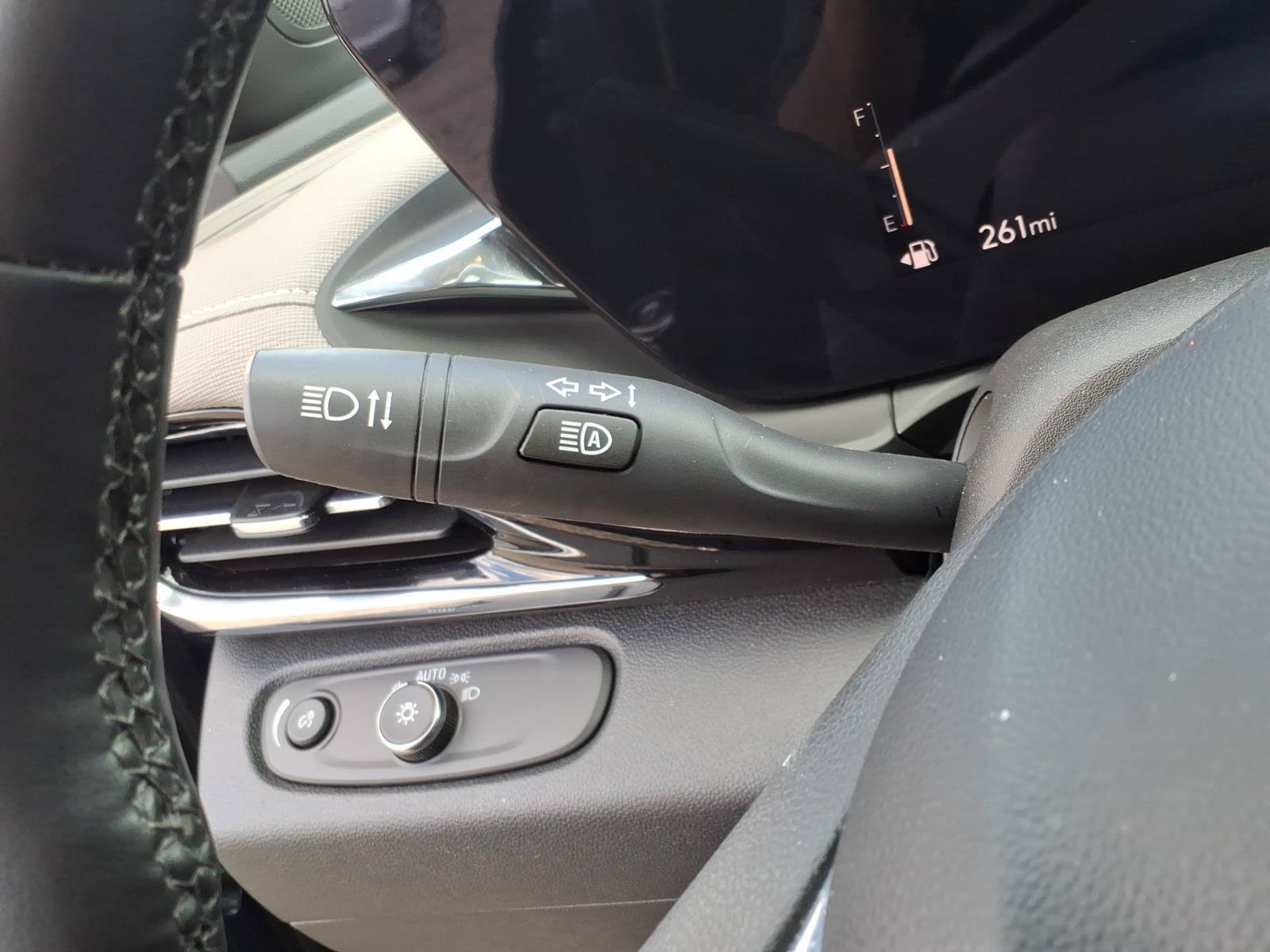 Used 2025 Buick Envista Avenir FWD image 32