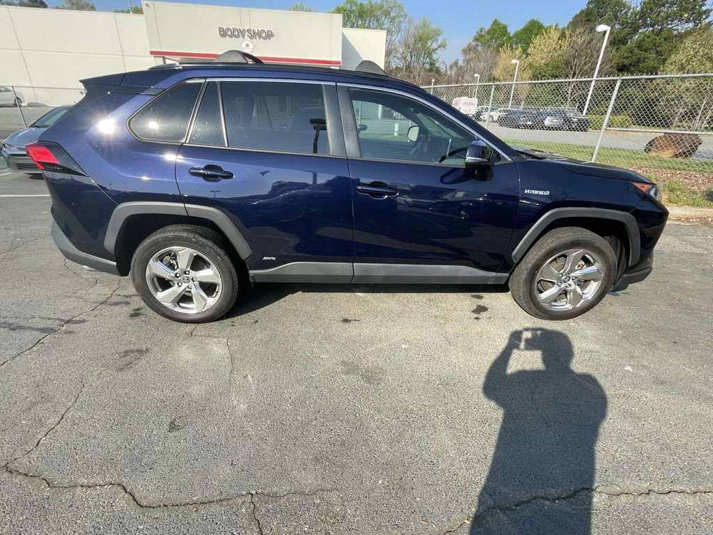 Used 2021 Toyota RAV4 XLE Premium image 12