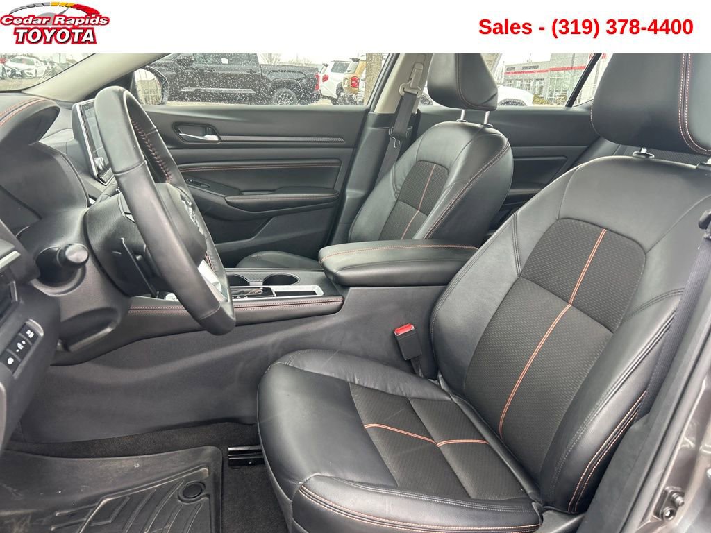 Used 2022 Nissan Altima 2.5 SR w/ Midnight Edition Package image 11