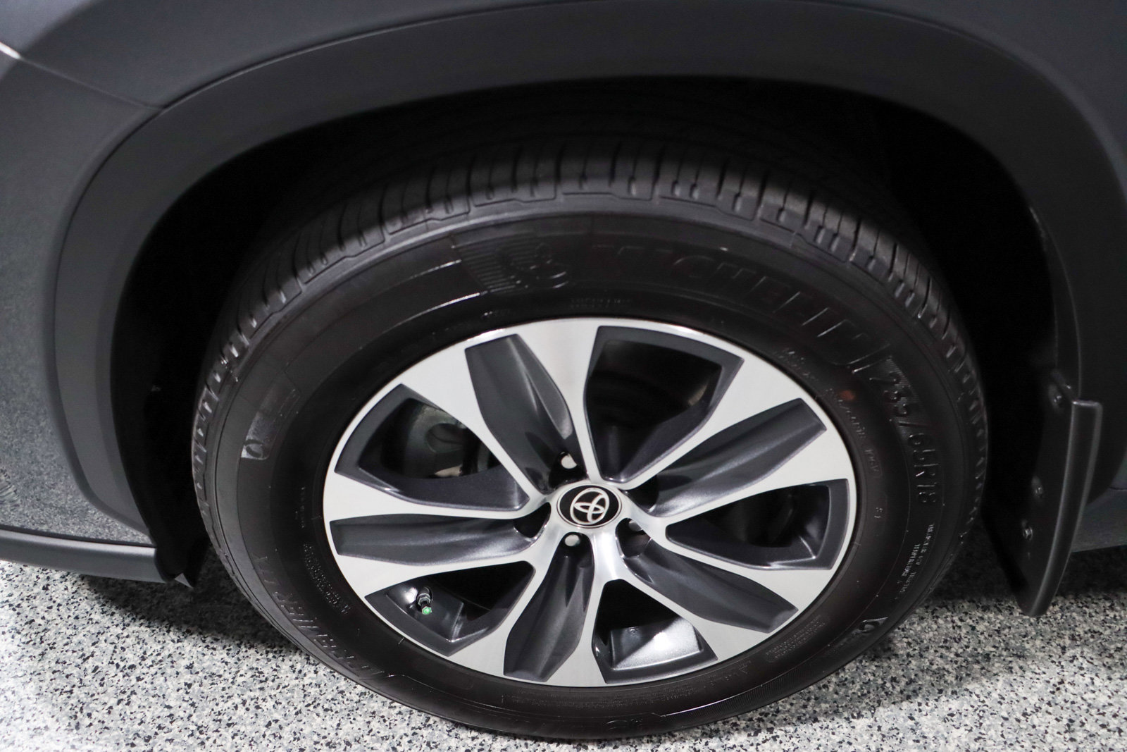 Used 2024 Toyota Highlander XLE image 11