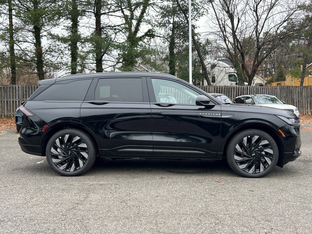 New 2026 Lincoln Nautilus Reserve w/ Jet Appearance Package image 3