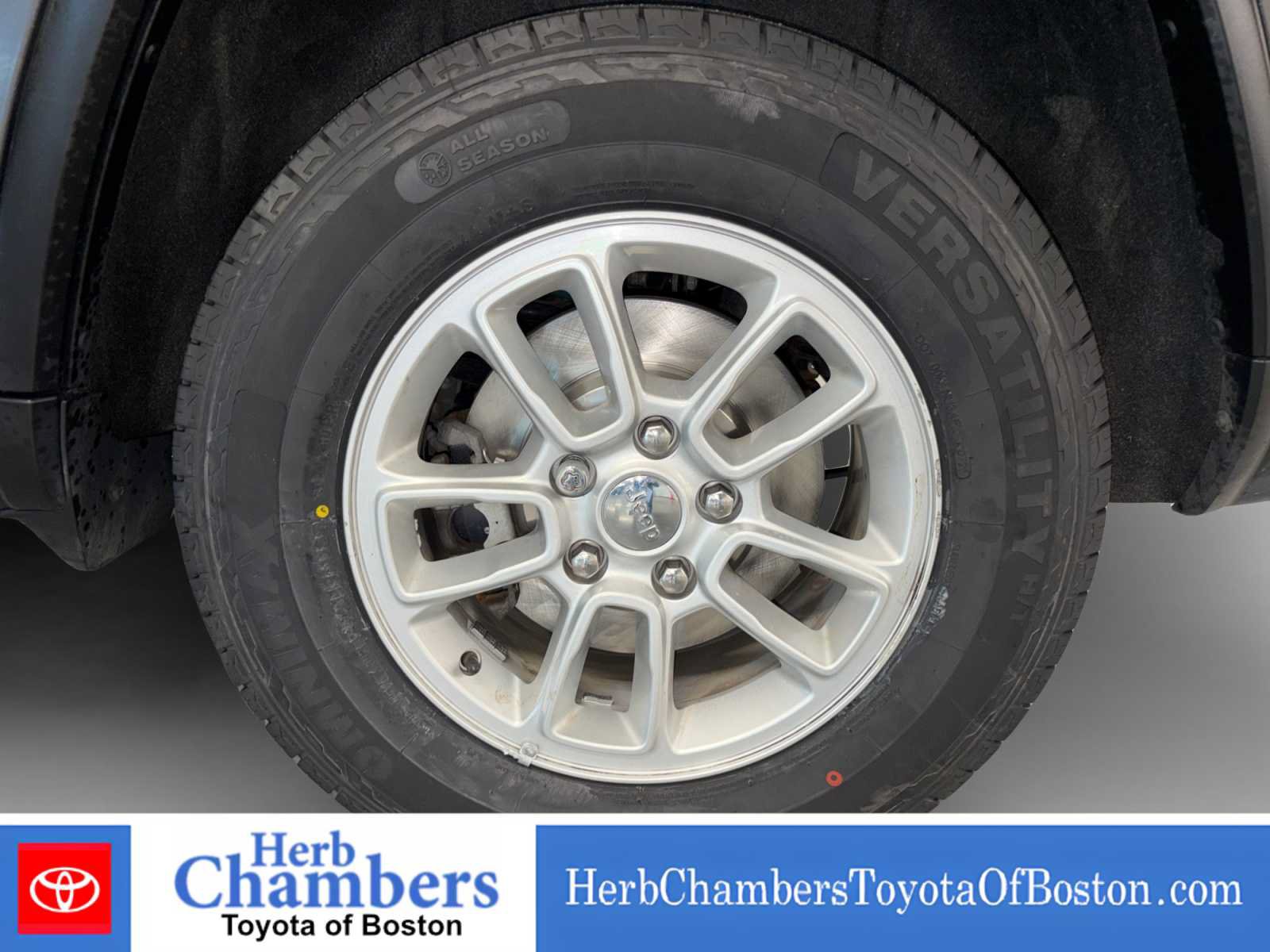 Used 2020 Jeep Grand Cherokee Laredo AWD/4WD image 20