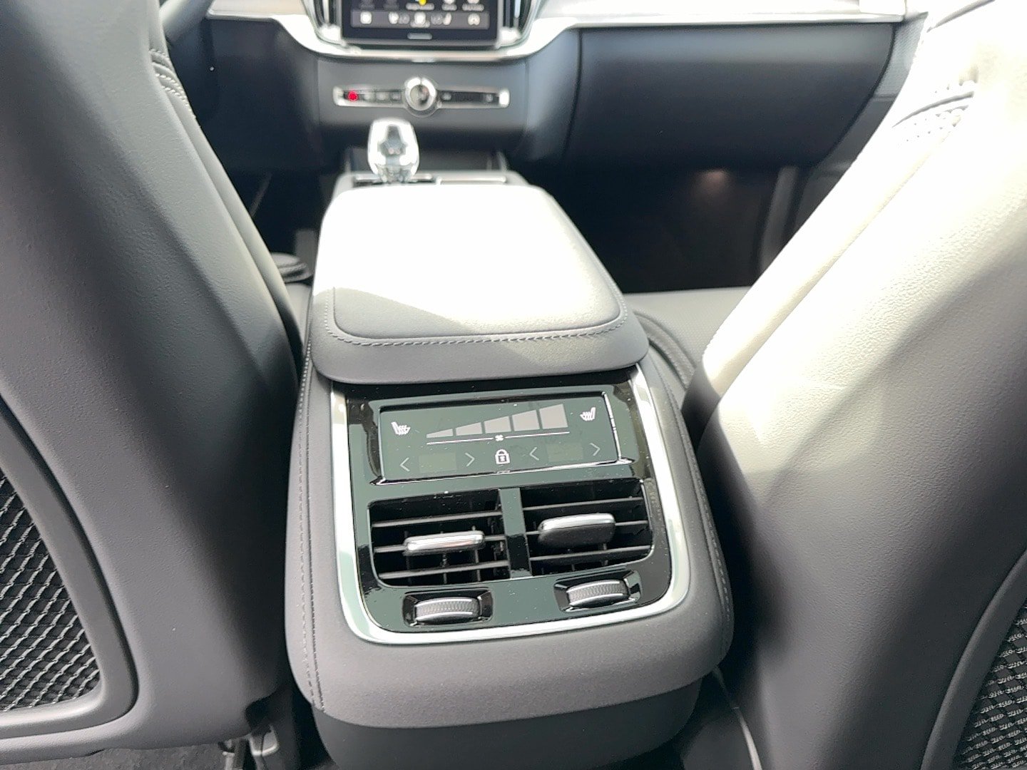 New 2026 Volvo XC90 B6 Ultra w/ Lounge Package AWD/4WD image 15