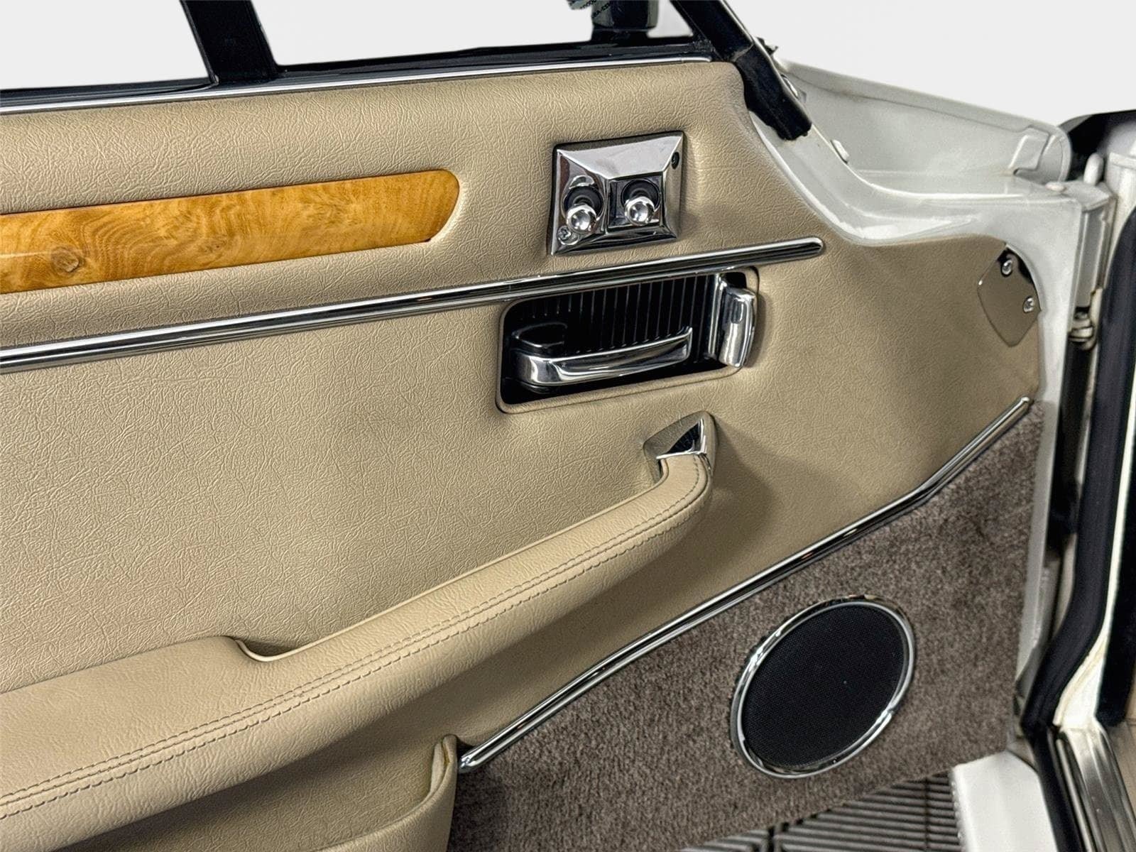 Used 1991 Jaguar XJS V12 Coupe RWD image 17