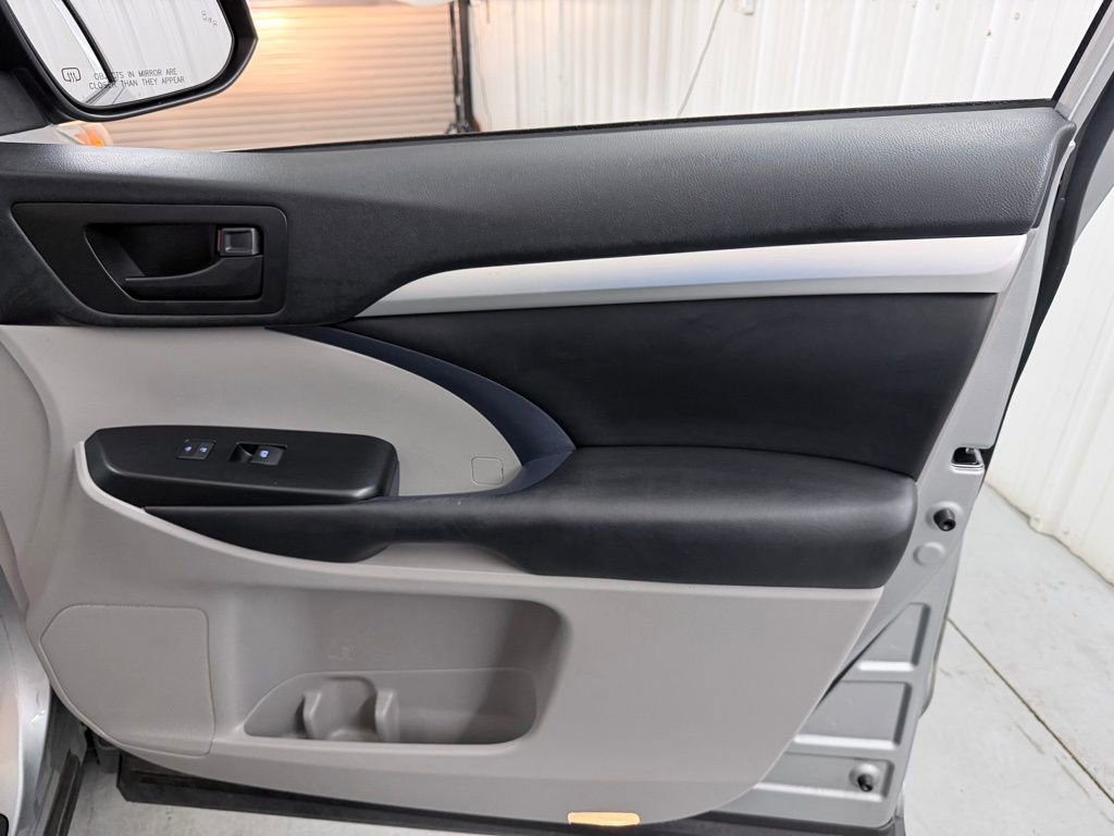Used 2019 Toyota Highlander Plus image 39