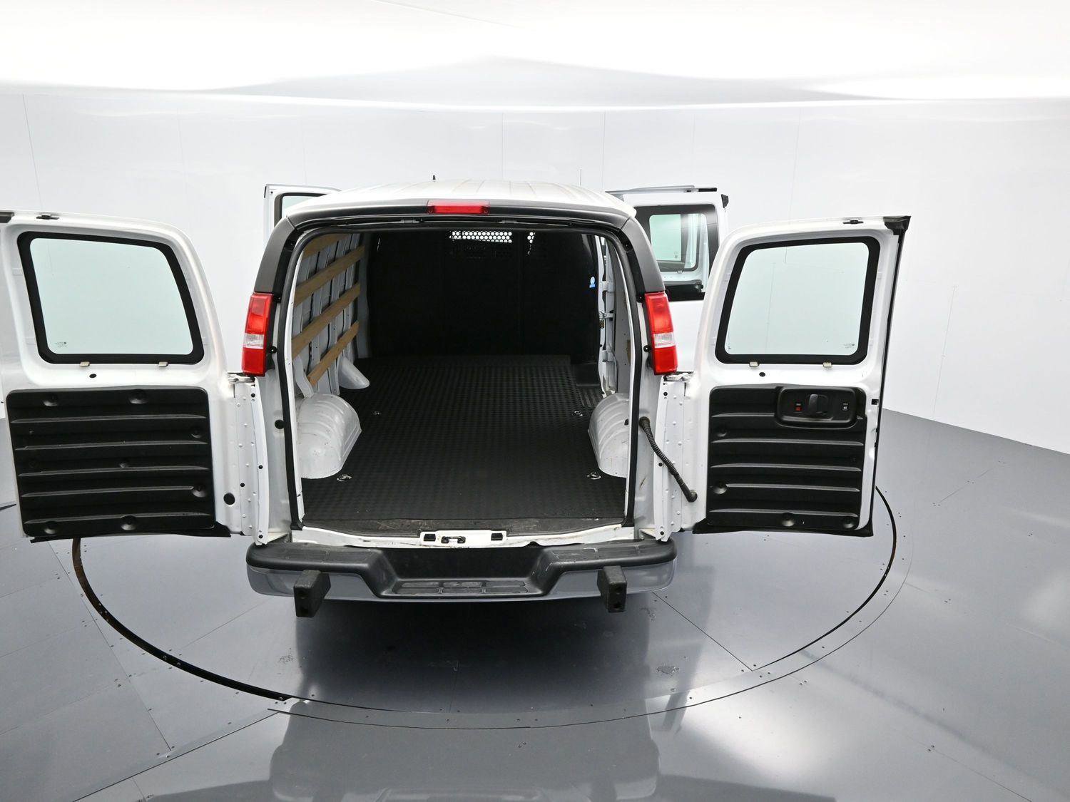 Used 2024 GMC Savana 2500 w/ Driver Convenience Package image 32