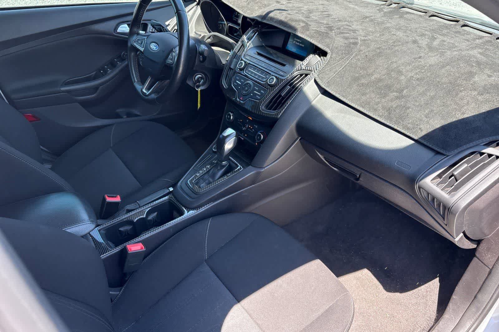 Used 2015 Ford Focus SE w/ SE Sport Package FWD image 17