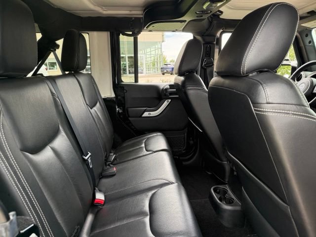 Used 2017 Jeep Wrangler Unlimited Sahara w/ Connectivity Group AWD/4WD image 27