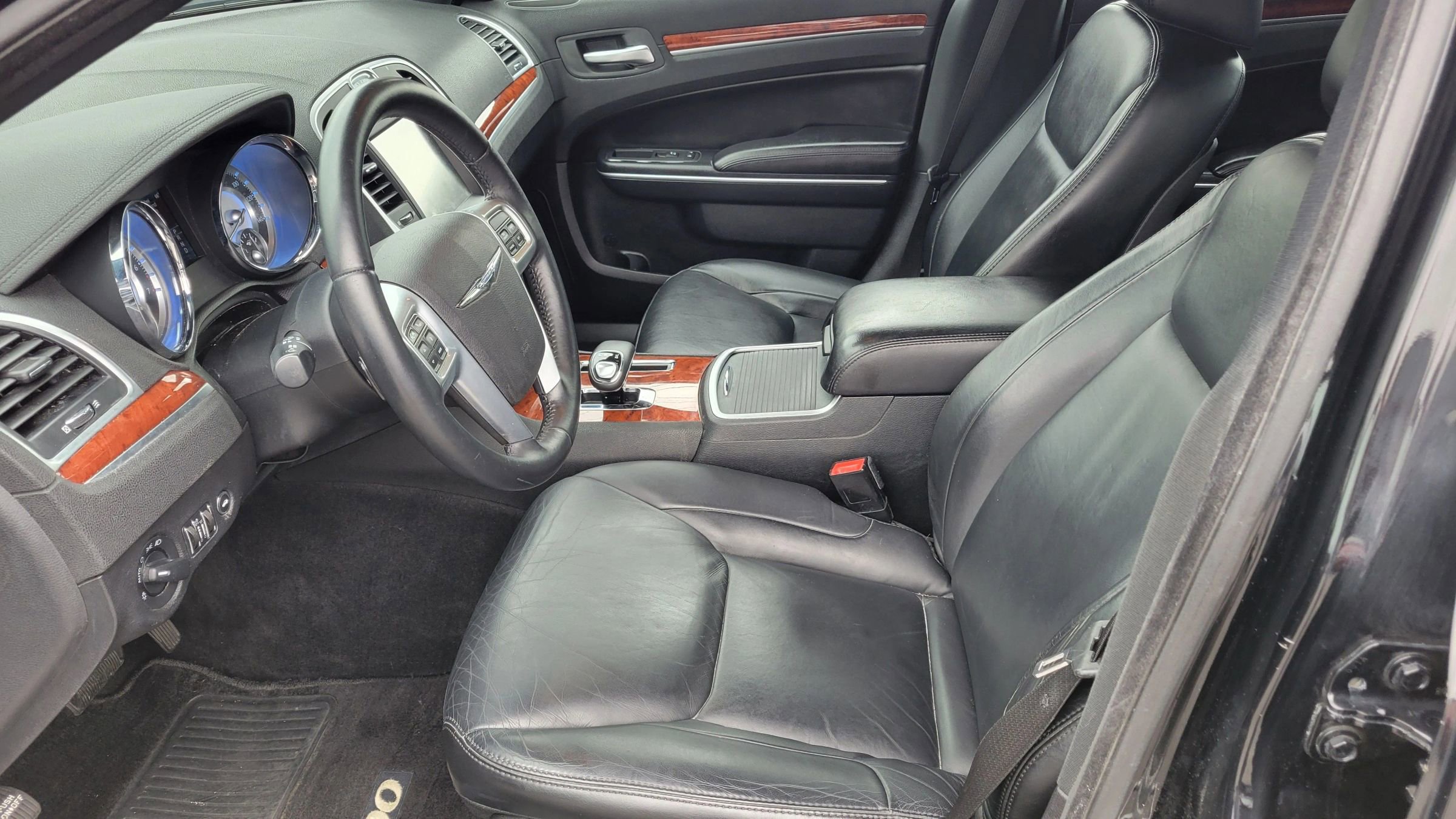 Used 2013 Chrysler 300 image 21