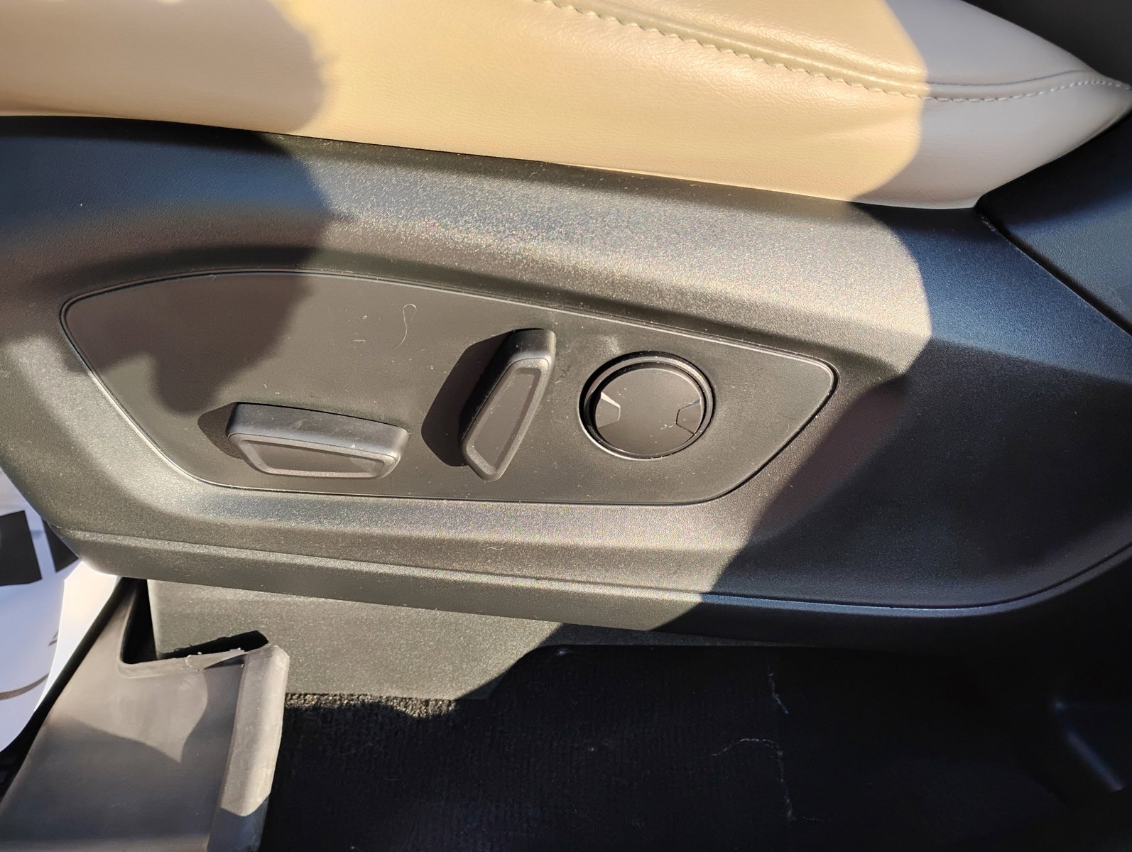 Used 2022 Ford Explorer XLT w/ Equipment Group 202A image 14