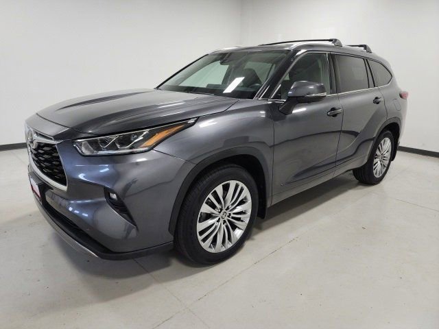 Used 2023 Toyota Highlander Platinum image 11