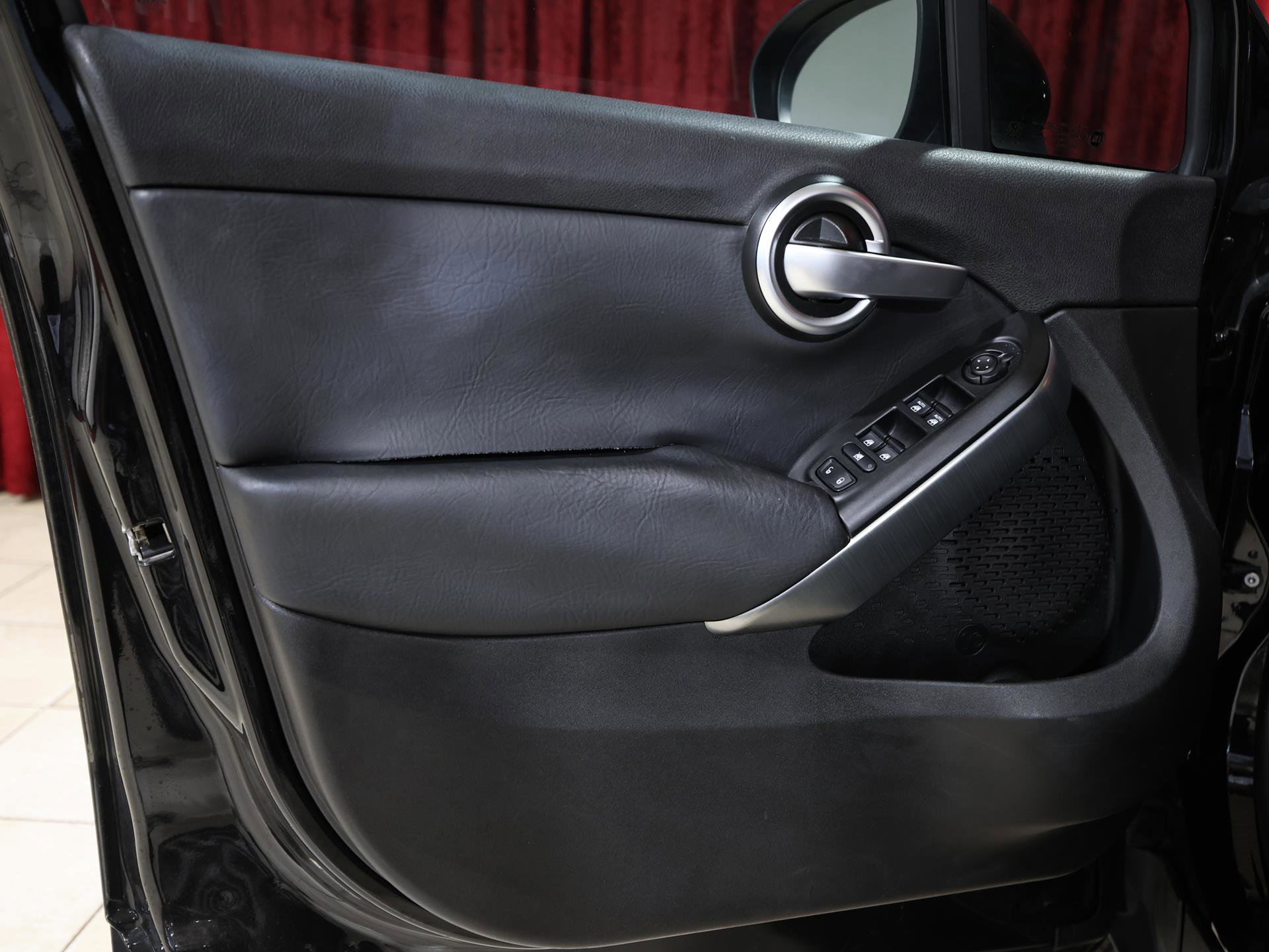 Used 2017 FIAT 500X Trekking image 11