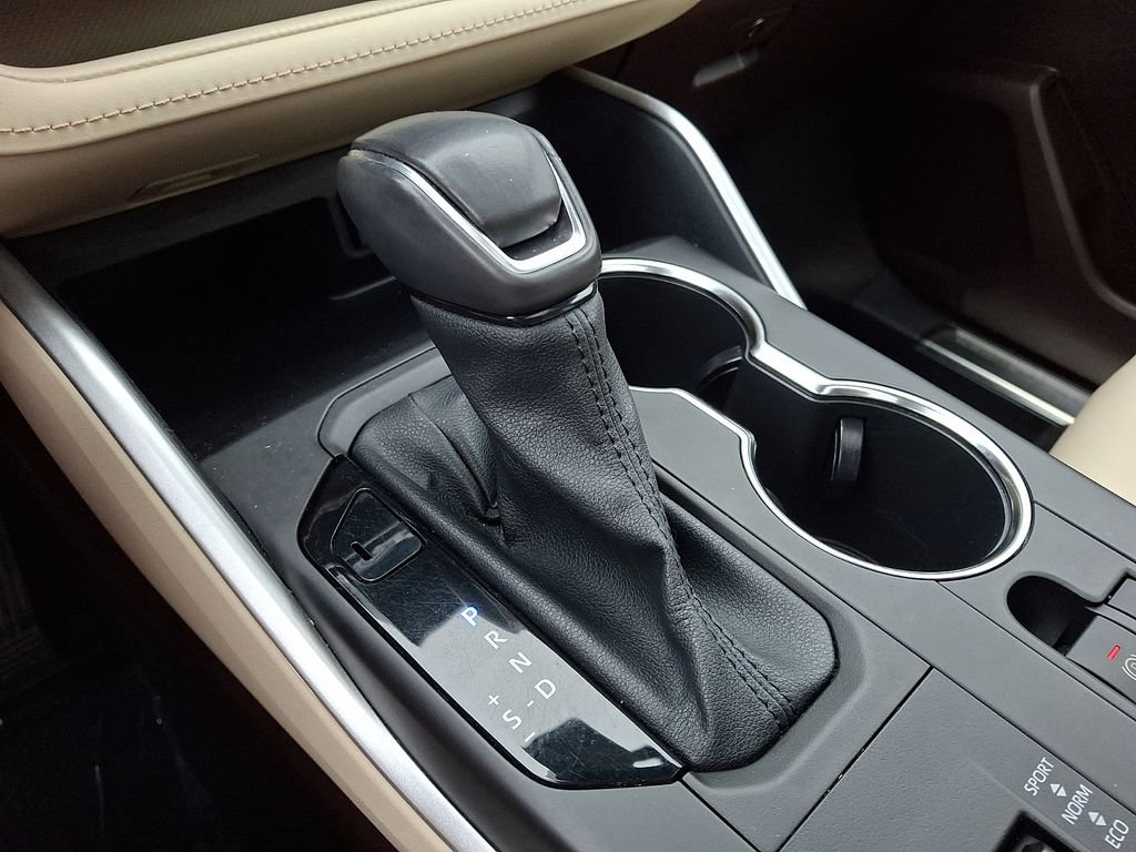 Certified 2020 Toyota Highlander XLE AWD/4WD image 17